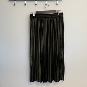 Olive green accordion pleated midi skirt (velvety material)